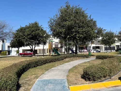Casa En Venta En Fracc. Los Castaños Apodaca