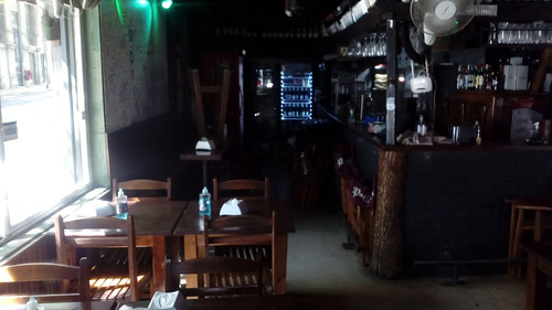 Casa 3 Dormitorios En Cordon, Con Local Comercial Contiguo.