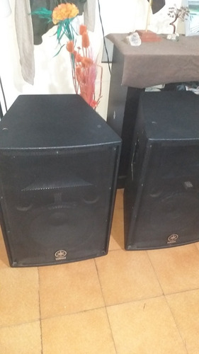 Bafles Yamaha R115 500 Watts Impecables. El Precio Es Por 2