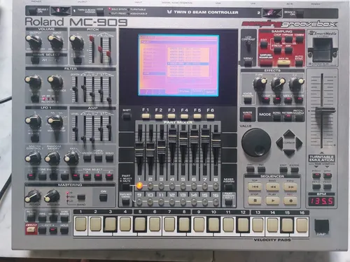 美品・レア] Roland MC-909 Sampling 上出来 Groovebox