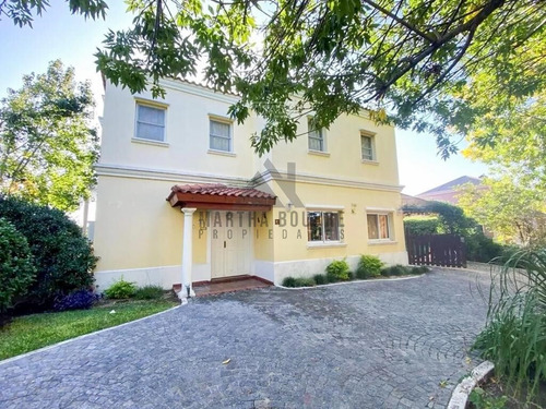 Casa En Venta En Los Jazmines, Pilar Del Este, Pilar