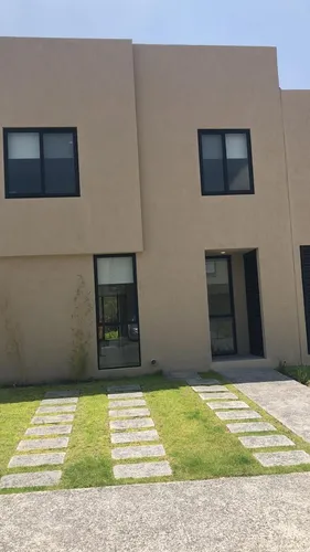Se Vende Casa Entre El Refugio Y Zibata, 3 Recamaras, 2.5 Baños, Jardín, Roof Ga