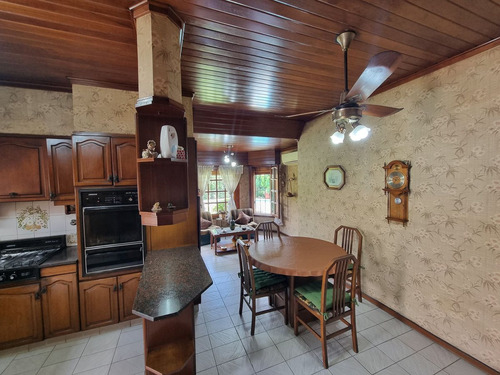 Casa En Venta 4 Amb Con Jardín Y Pileta. Padua
