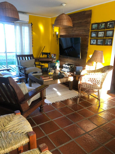 Casa De 2 Dormitorios Con Pileta. Zona Uade