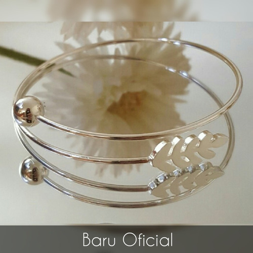 Imagen 2 de 5 de Esclava De Acero Blanco Con Diseño De Pluma