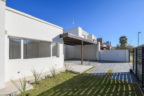 Imagen 5 de 27 de Casa Venta 3 Dormitorios Galeria Funes Cantegril