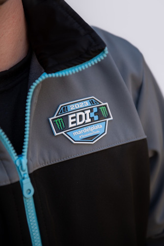 Imagen 3 de 4 de Campera De Softshell Oficial Enduro Del Invierno - Hombre