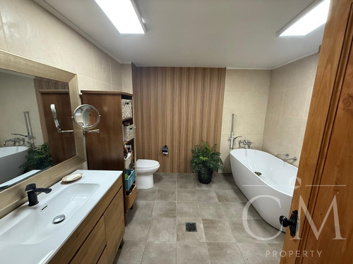 Hermosa Casa En Parcela De 8.000 M2 En Trafún.