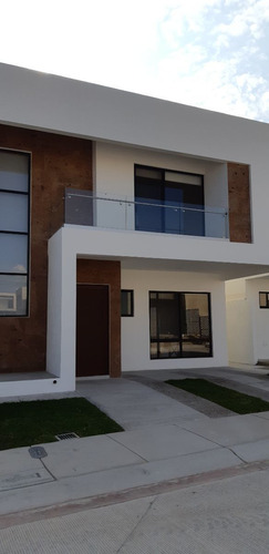 Estrena Residencia En Altos Juriquilla, 3 Recamaras, 3.5 Bañ