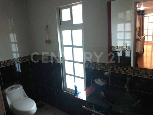 Casa En Venta De 4 Recamaras Y Amplio Jardin Cerca De Camino Real A Cholula.