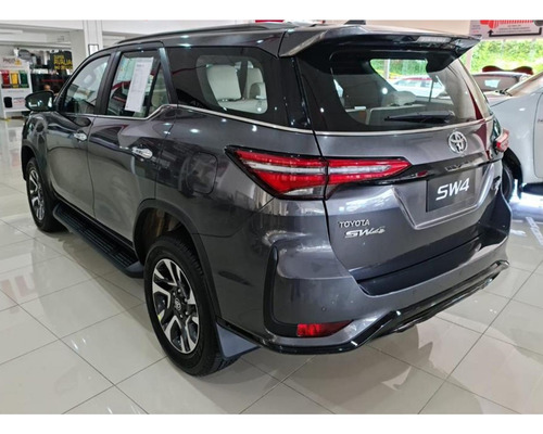 Toyota Hilux SW4 2.8 D-4D TURBO DIESEL DIAMOND 7L 4X4 AUTOMÁTICO