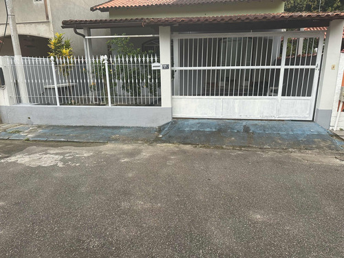 Casa Em Condomínio Fechado