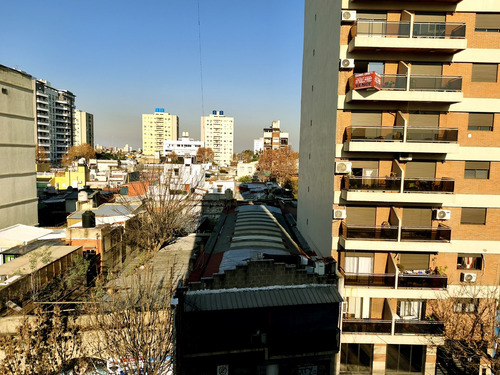 Departamento 3 Ambientes Con Balcón Y Vista Al Frente. Apto Profesional. Italia 265 Avellaneda