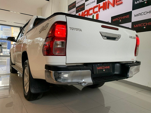 Imagen 2 de 14 de Toyota Hilux 2.8 Tdi Dc Sr Mt 4x4
