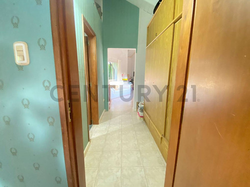 Venta De Casa 6 Ambientes 2 Dormitorios En Solares Del Carcarañá, Oliveros