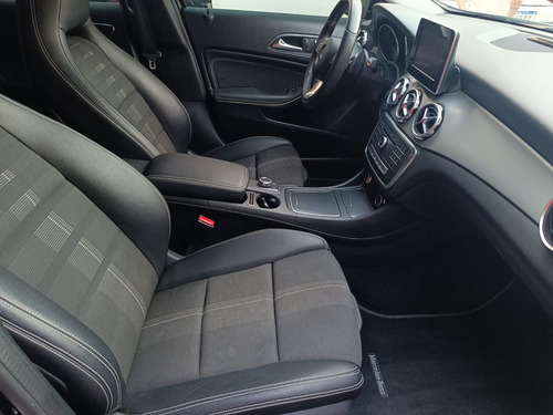 Mercedes-Benz Classe GLA 1.6 Advance Turbo Flex 5p