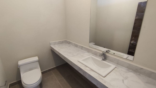 Imagen 2 de 23 de Casa De 3 Habs Cada Una Con Baño, Los Encinos