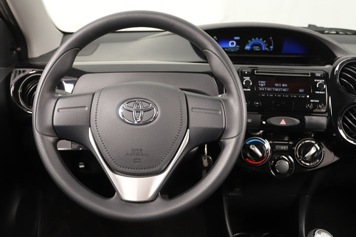 Imagen 11 de 25 de Toyota Etios X Manual 5 Puertas My23