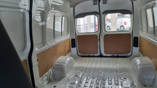 Toyota Hiace 2.8 Tdi Furgón 6at L2h2 3a 5p