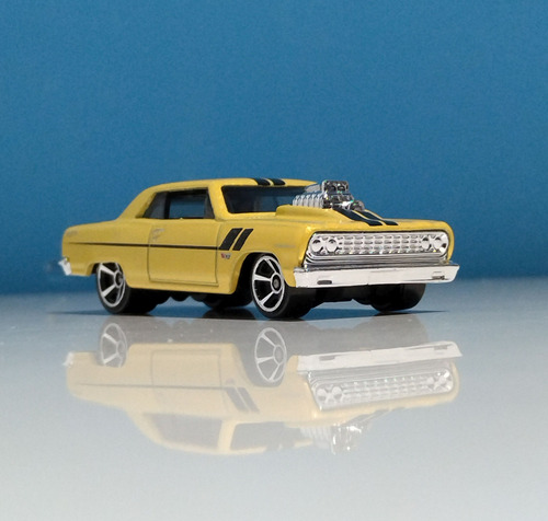 Hot Wheels Chevelle 64 Ss Tm Gm - Mattel 2011 Amarillo (Usado)