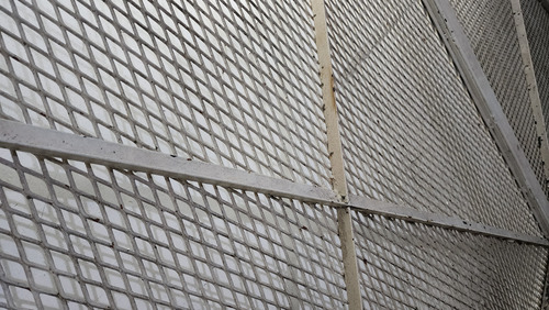 Porton Corredizo Artesanal Chapa 16 Y Malla De Metal Blanco (Usado)