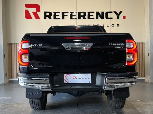 Toyota Hilux 2.8 D-4D TURBO DIESEL CD SRX 4X4 AUTOMÁTICO