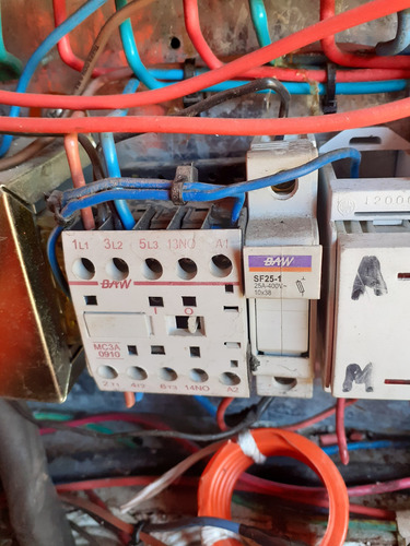 Imagen 8 de 10 de Plomeria Gas Anafes Elect. Service Calefones Termotanques