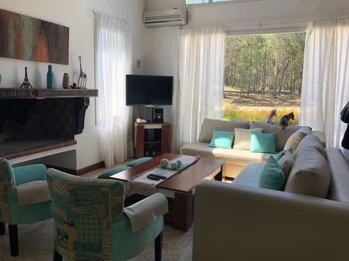 Casa De 5 Dormitorios Y 4 Baños La Herradura