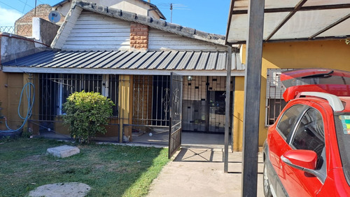 Venta. O Permuta...en Claypole De  Hermosa Casa Renovada 3 Y 1/2 Amb. A Tres Cuadras La Estación Del Tren ... Varios Acceso De Colectivos En La Puerta... 