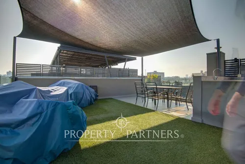 Penthouse Dúplex Con Vista Despejada En Moderno Ed...
