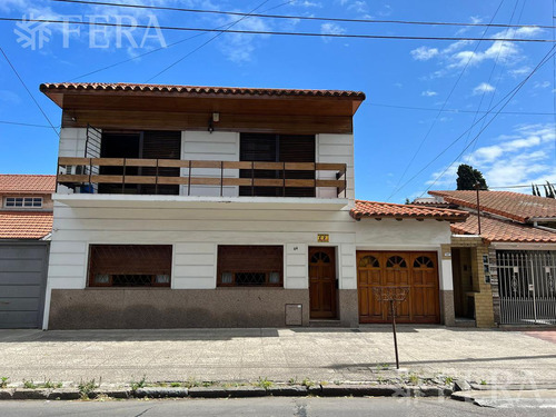 Venta Casa 5 Ambientes Con Cochera Y Patio En Villa Dominico