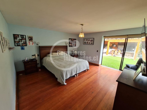 Casa En Venta De 6 Dorm. En Las Condes