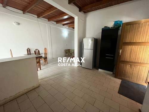 Remax Vende Amplia Casa En Conjunto Los Coralitos Tucacas