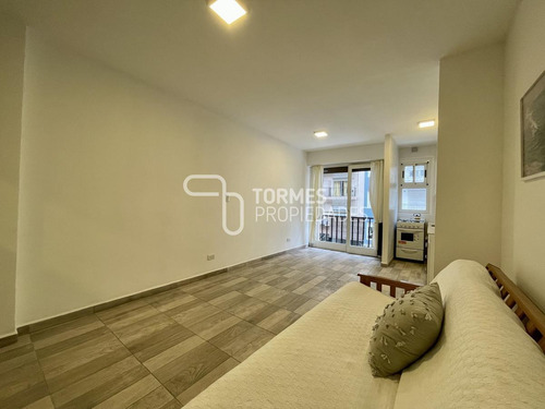 Imagen 18 de 30 de Tour Virtual Departamento En Venta 1 Ambiente Con Balcón A Metros De Plaza Colón - Mar Del Plata