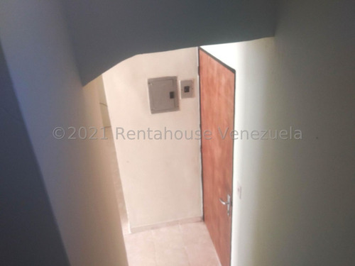 Imagen 7 de 11 de Eloisa Mejia Rentahouse Vende Townhouse En Tazajal Naguanagua 22-13419