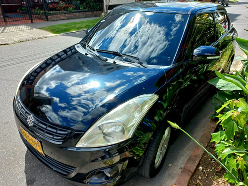 Suzuki Swift Sedán Deluxe