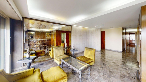 Departamento De 4 Ambientes En Venta En Flores.