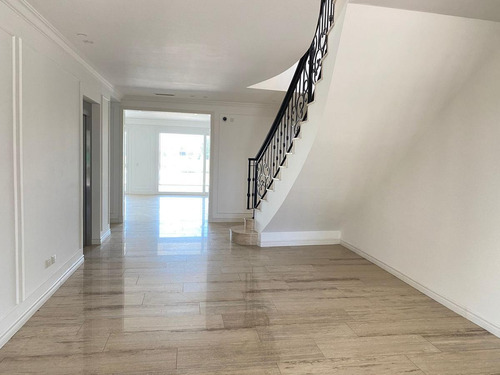 Imagen 3 de 30 de Venta | Casa De Tres Plantas | 6 Dormitorios En Suite | Lote Al Agua | El Golf