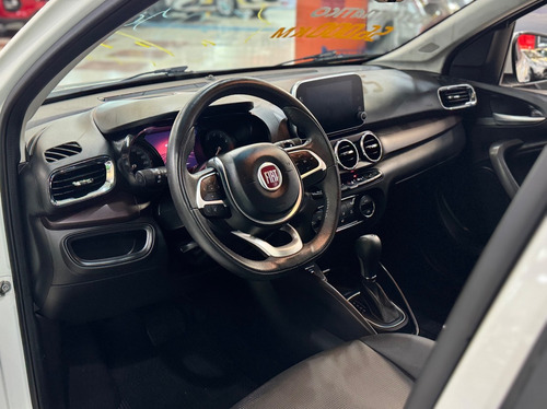 Fiat Cronos 1.8 Precision 16v Flex 4p
