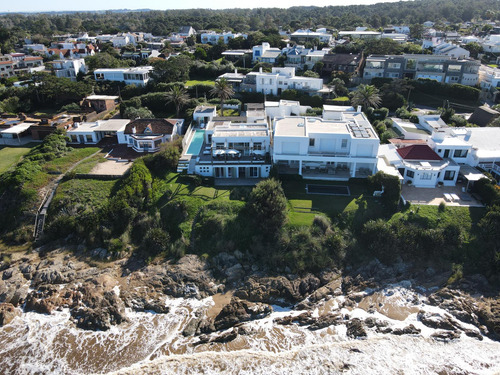 Casa En La Playa Primera Linea Del Mar. La Barra Punta Del Este.
