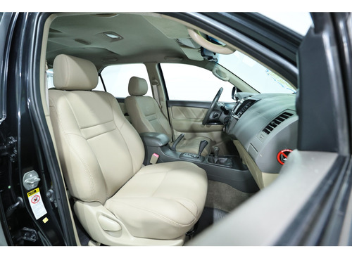 Toyota Hilux SW4 3.0 SRV 4X4 7 LUGARES 16V TURBO INTERCOOLER DIESEL 4P AUTOMÁTICO
