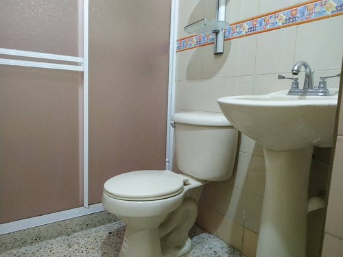 Imagen 15 de 24 de Re/max. Iris Hernandez. Vende Apartamento (280/130m2). Las Quintas. Naguanagua. Codigo 139337. ( Solo Para Clientes )