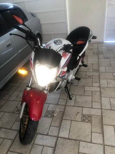 Imagem 1 de 6 de Honda Cb