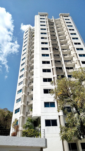 Jose R Armas, Apartamento En Residencias Cielo Suites, Ubicado En La Urbanización El Parral. Foa-2076