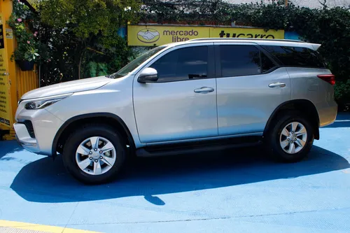 Toyota Fortuner 2.4 4x2 At 2021