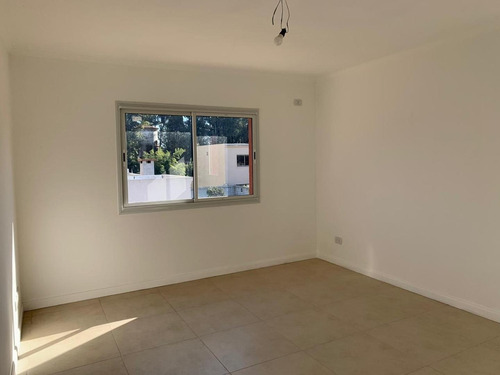 Imagen 9 de 22 de Casas En B° Con Porton Excelente Ubicacion