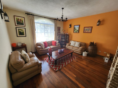 Imagen 3 de 27 de Vendo Hermosa Casa Ubicada En Sector Exclusivo De Alta Plusvalía, Excelente Estado