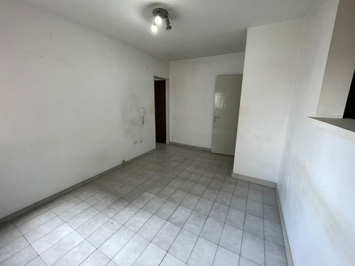 Imagen 6 de 15 de Departamento 1 Ambiente Moron Centro