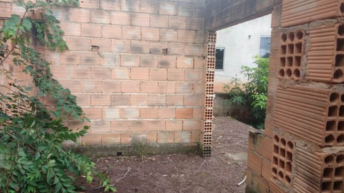 Lote Com Construção Faltando Acabamento No Icaivera. - 1625
