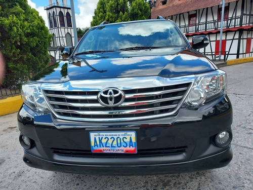 Imagen 3 de 14 de Toyota Fortuner Sr